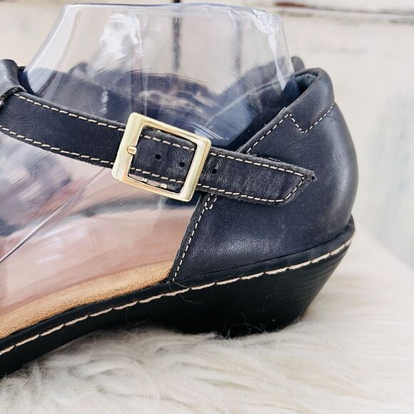 Clarks Wendy River Black Leather Laser Cut Strappy Low Heeled Sandals - Size 9M - Picture 3 of 7